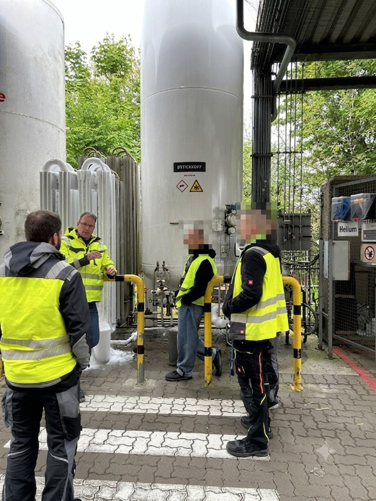 Praxisteil der Unterweisung direkt an der Versorgungsanlage